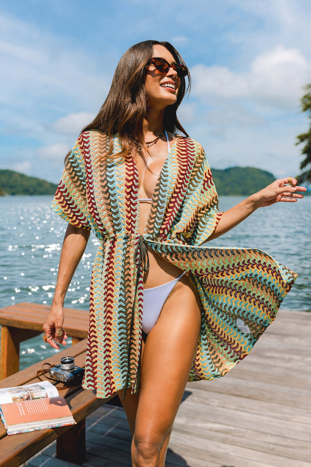 Gestreifter Strand-Kimono mit Bindeband vorne