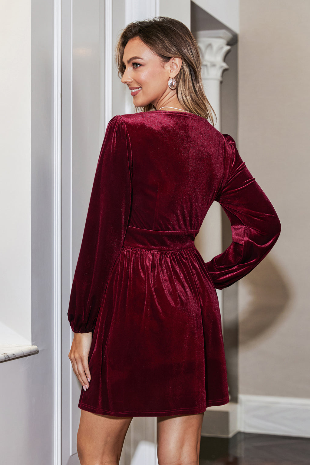 Burgunderrotes Lange Ärmel V-Ausschnitt Mini-Samtkleid